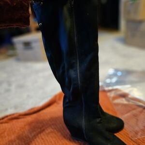 Elegant Black Heeled Boots